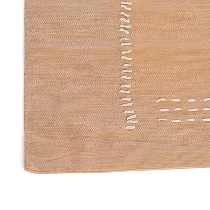 Tovaglietta in cotone slub ricamata a mano color cuoio