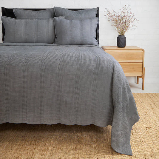 Collezione Nantucket Matelasse di Pom Pom at Home, Midnight