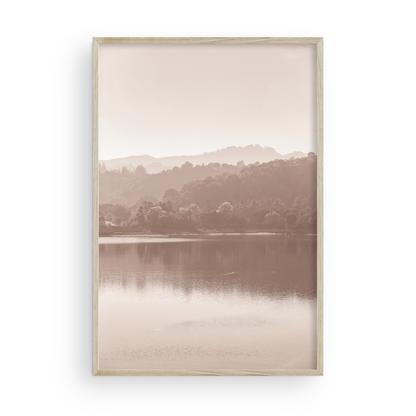 Sunlit Lake di Carly Tabak