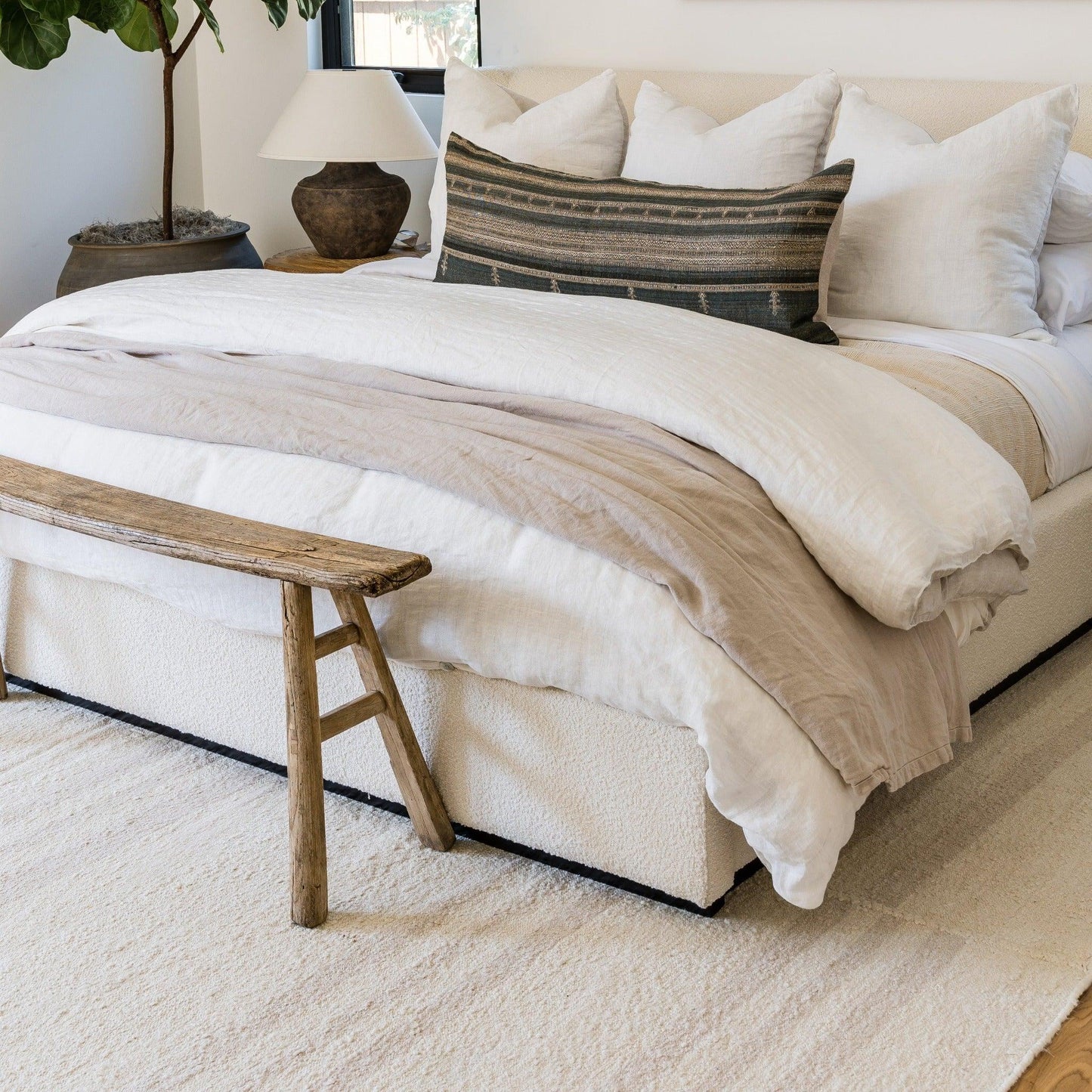 Tappeto a righe tenui Pure Salt x Momeni Koukila Stitch