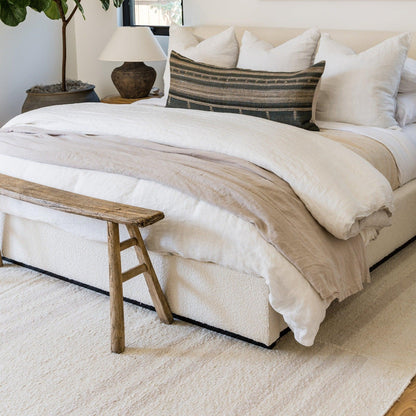 Tappeto a righe tenui Pure Salt x Momeni Koukila Stitch