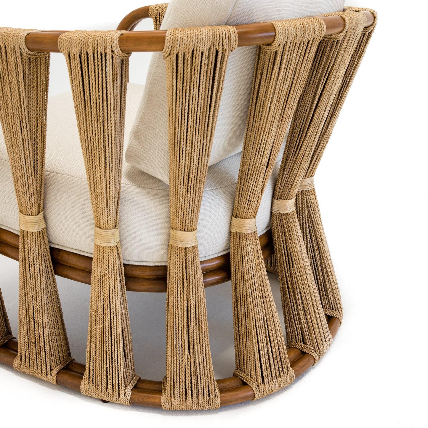 Poltrona con corde attaccate 